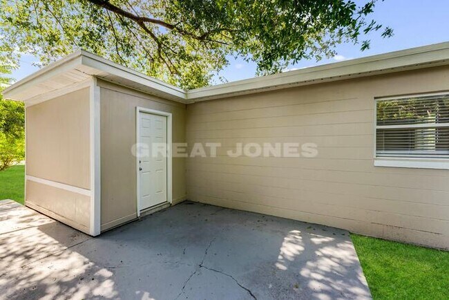Building Photo - 1300 Mercy Dr
