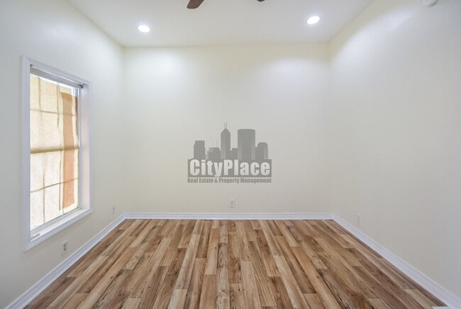 Photo - 1456 Kappes St House