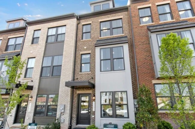 Building Photo - 6014 Beake St