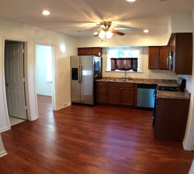 Building Photo - 309 E Traube Ave