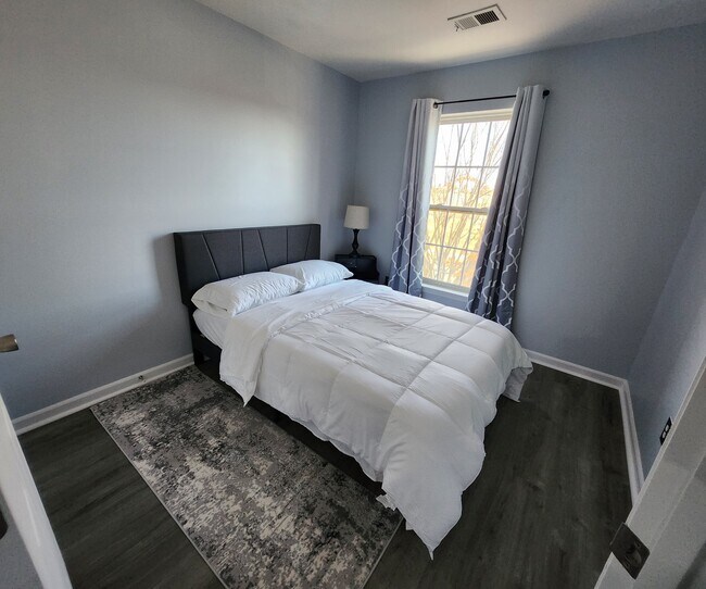 Foto del edificio - 2068 Lockwood Dr