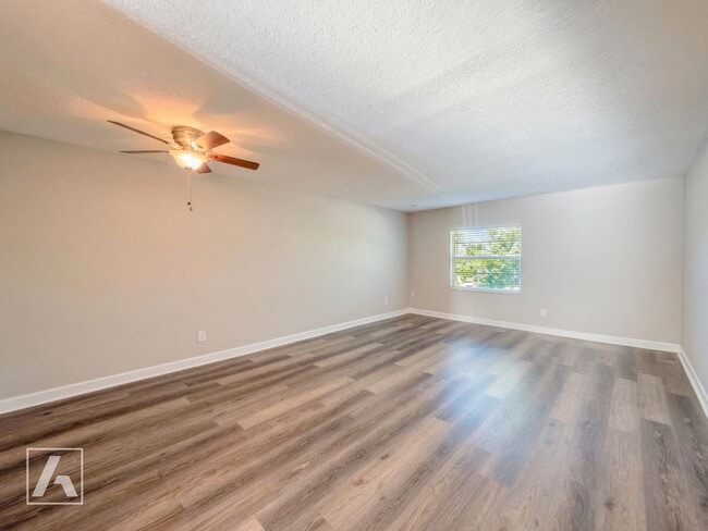 Building Photo - 3323 N Westmoreland Dr