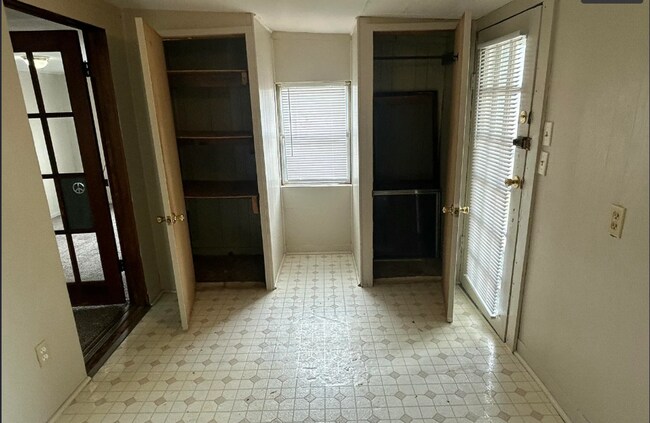 Building Photo - Charming 1-Bedroom Rental in the Heart of ...