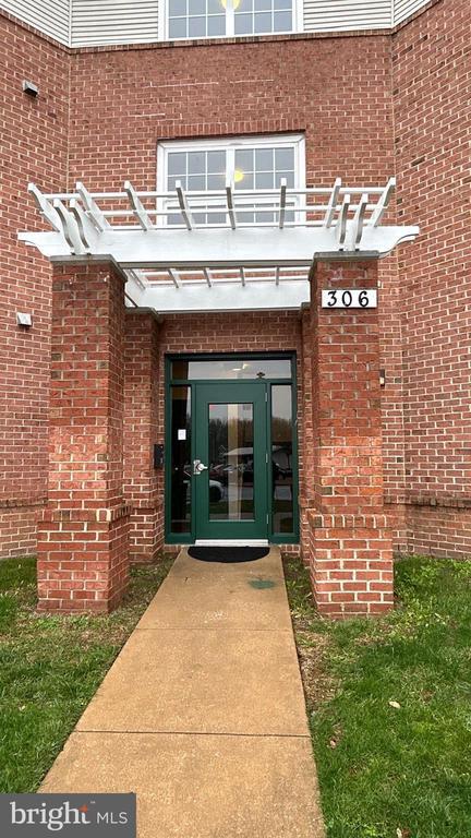 Building Photo - 306 Gatehouse Ln