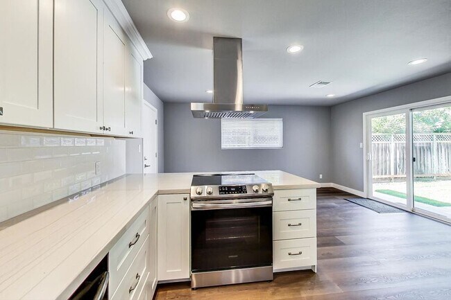 Building Photo - Fully Renovated 3 Bed 2 Bath in Fremont!