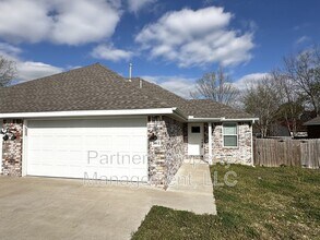 Building Photo - 201 Hindman Dr