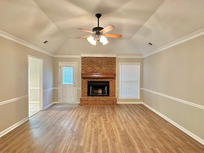 Building Photo - 7475 Kingsland Dr