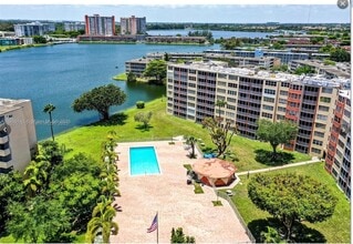 Building Photo - 1700 NE 191st St