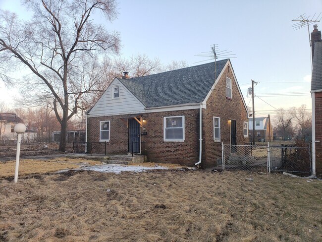 Foto del edificio - SPACIOUS HOME -  4 bedroom 2 bathroom - Se...