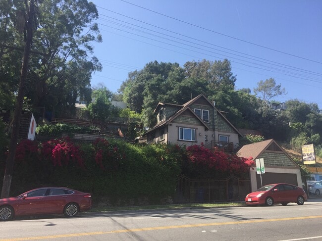 Building Photo - 2123 Hyperion Ave