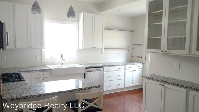 Building Photo - 2 br, 1.5 bath House - 3438 Beaumont Pl.