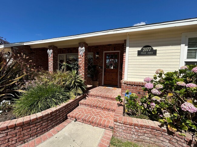 Foto del edificio - Beautifully Upgraded Los Altos Home!