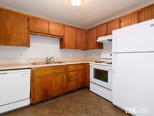 Building Photo - Charming 2BD/1BA Duplex Near Vancouver Mal...