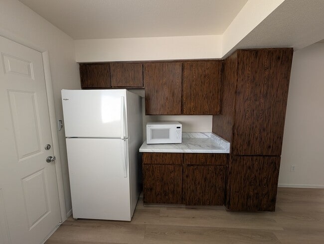 Building Photo - 3 Bed 2 Bath Home