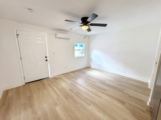 Foto del edificio - 4605 N Hubert Ave