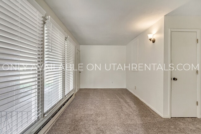 Building Photo - 2233 S 200 W