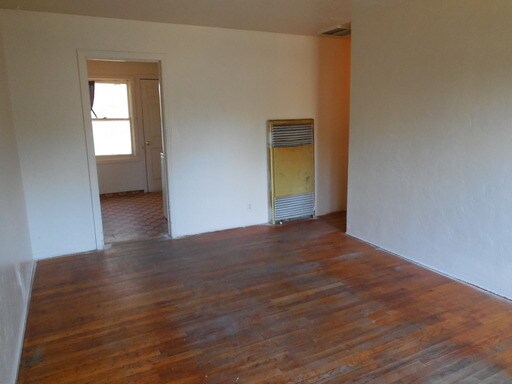 Building Photo - 1510 W 19th St