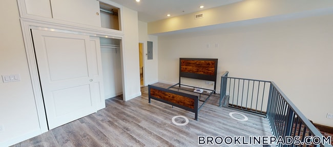 Building Photo - 1028a Commonwealth Ave