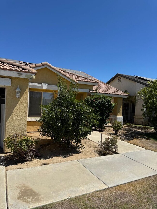 Foto del edificio - Great Family Home in Southwest Bakersfield