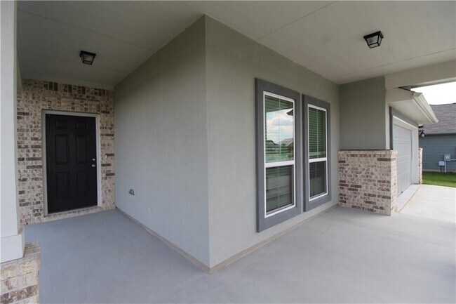 Building Photo - 307 Silver Glen Dr