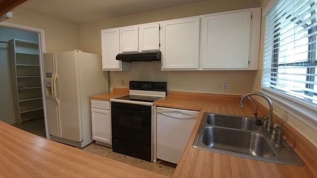 Building Photo - 5707 Stone Village