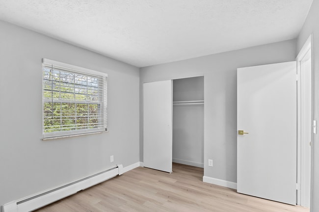 Spacious Bedrooms - The Courtyard of Oakley