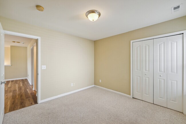 Foto del edificio - 9520 Mintworth Ave