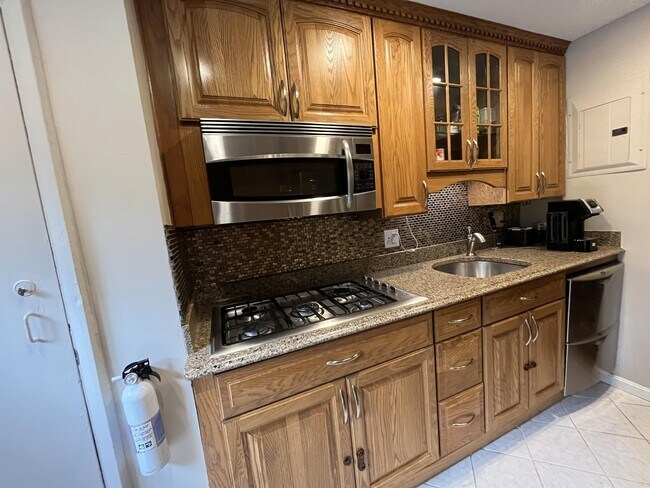 Foto del edificio - 5614 Bloomfield Dr