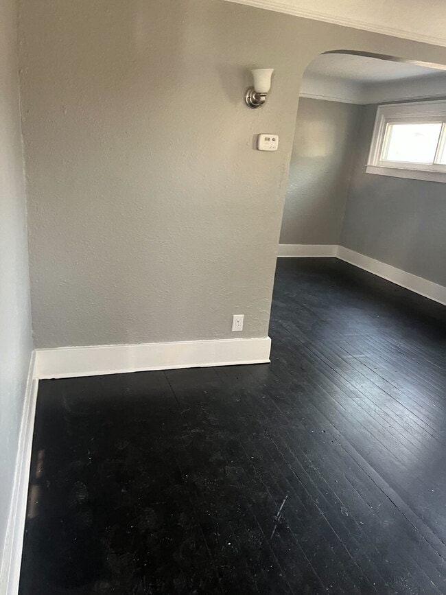 Building Photo - 7543 Lozier Ave