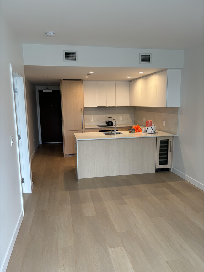 Photo du bâtiment - 1100 Yates St
