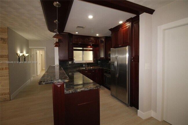 Building Photo - 4540 SW 15th St