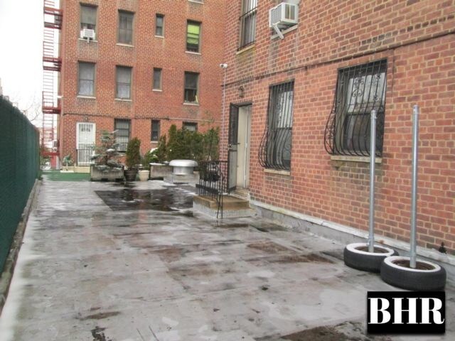 Building Photo - 2680 E 19th St