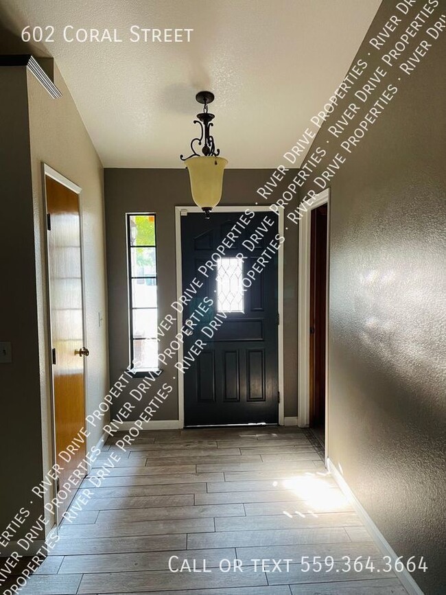 Building Photo - Spectacular 3 bedroom home available now!