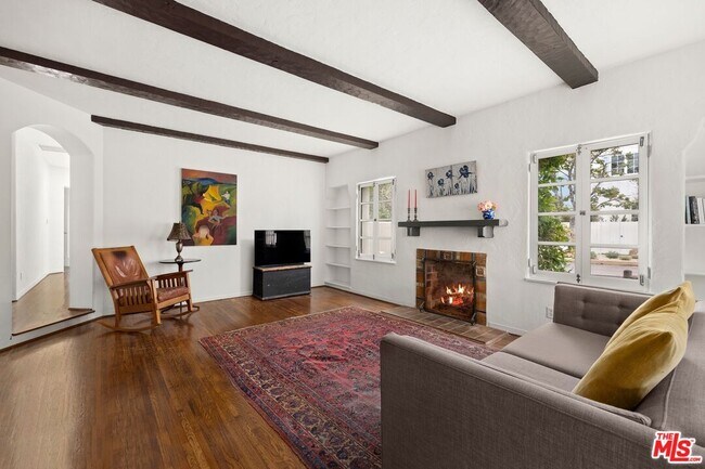 Building Photo - 879 Fiske St