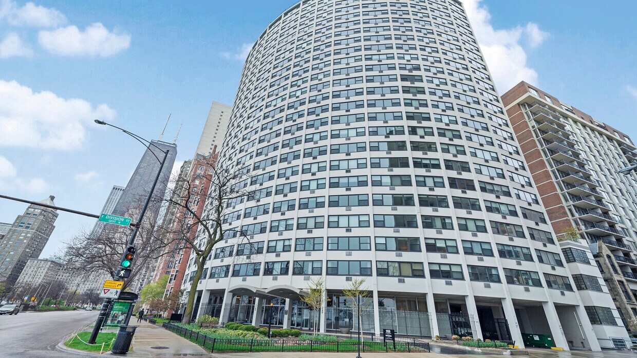 Primary Photo - 1150 N Lake Shore Dr