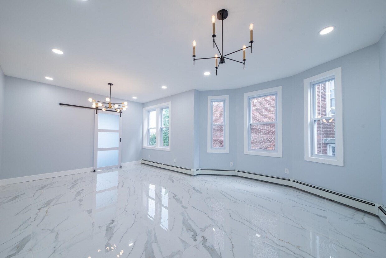 Foto principal - 1409 Manhattan Ave