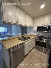 Building Photo - 250 Hackamore Common