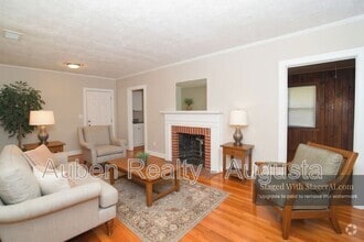 Building Photo - 2037 Spring Hill Ter