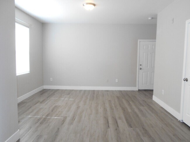 Building Photo - Amazing 3-Bedroom Condo in Las Vegas!