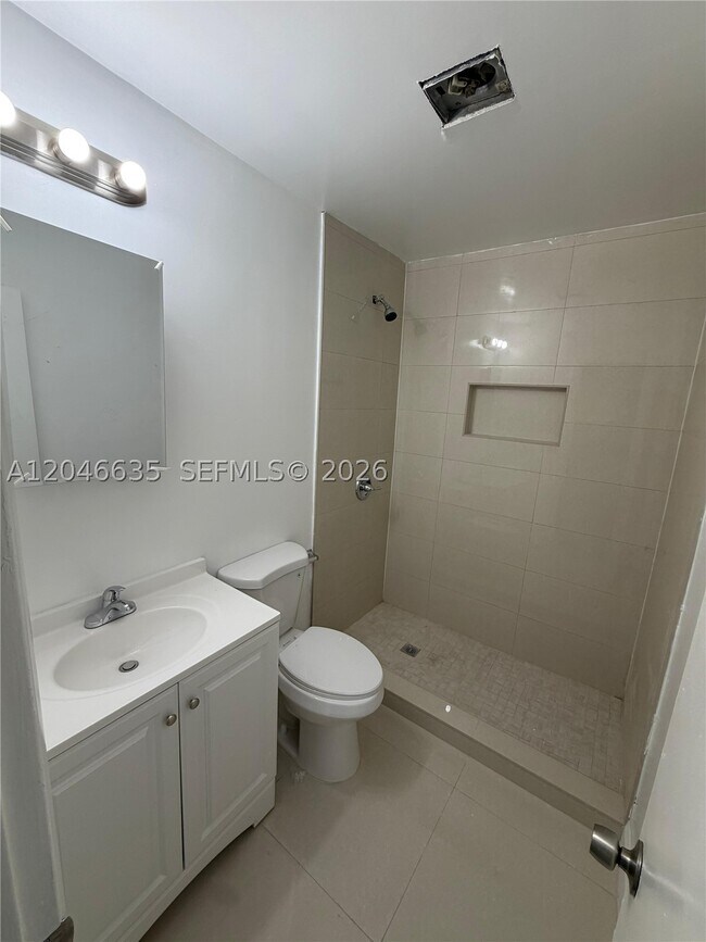 Foto del edificio - 465 NE 139th St