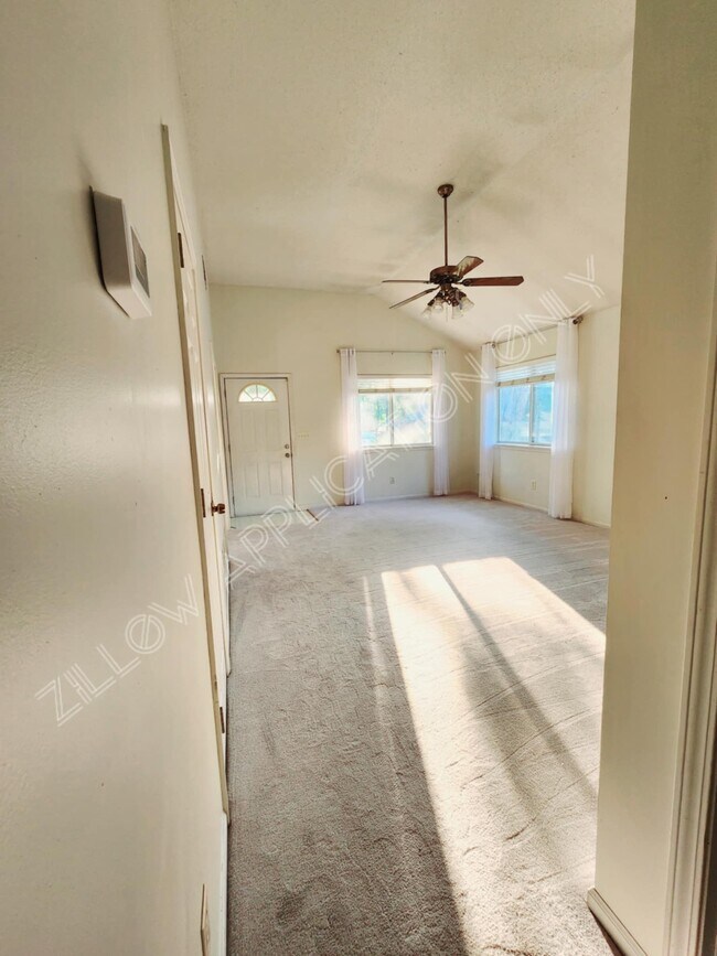 Foto del edificio - 230 S Keeler St