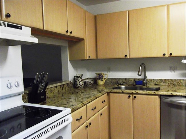 Building Photo - 2500 Fiore Way