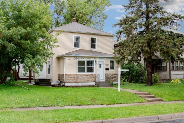 Primary Photo - REMOLDED 3 BED AND 1 BATH LOCATED IN COLOU...