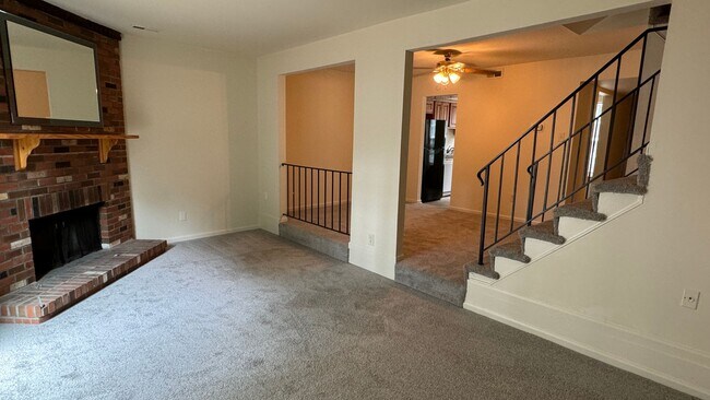 Building Photo - Spacious Townhome in Heritage Hills at Rai...