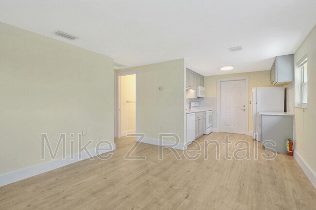 Foto del edificio - 3069 Woodside Ave