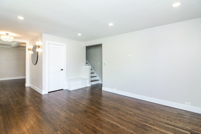 Building Photo - 4N150 5th Ave
