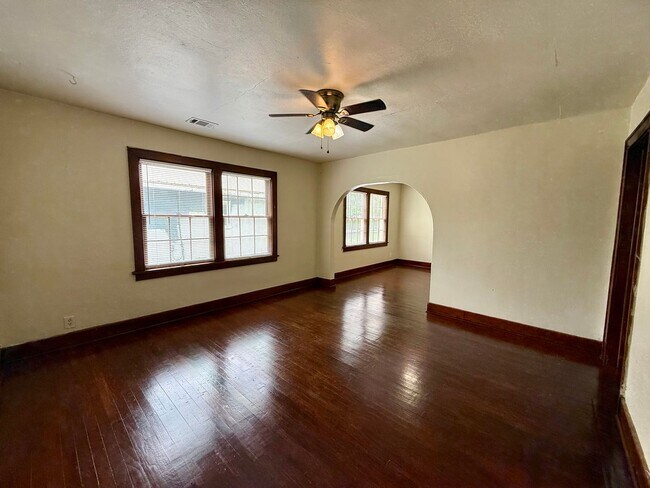 Foto del edificio - Welcome to this Beautiful Home in Downtown Paragould, AR!