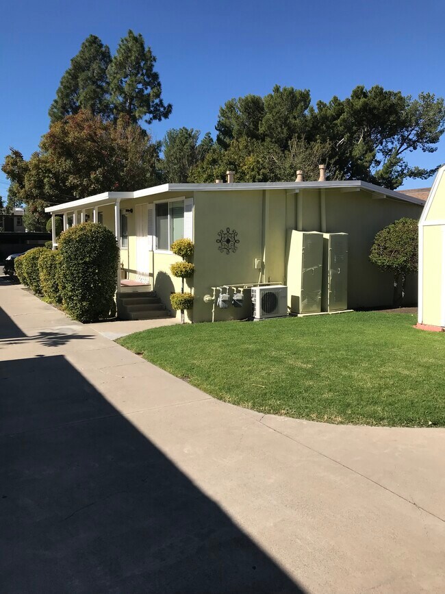 Building Photo - 133 S Solana Dr