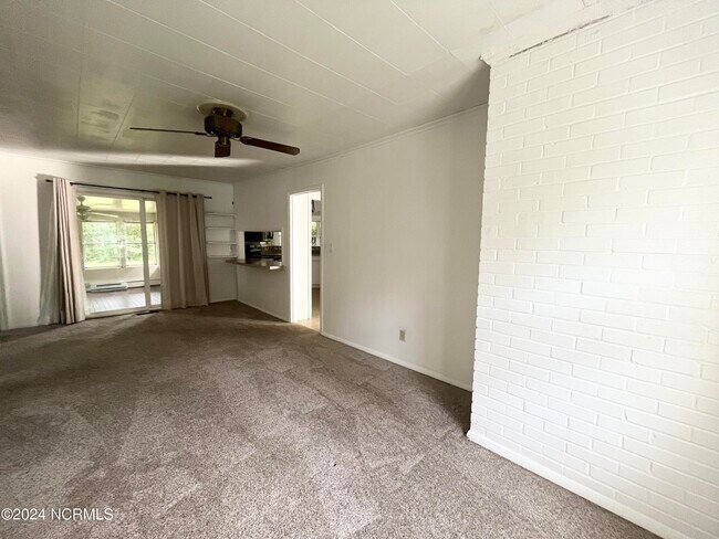 Building Photo - 1619 Midgett Dr