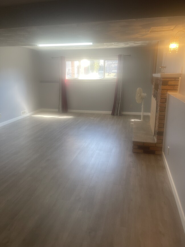 Building Photo - 415 Carrier Pl
